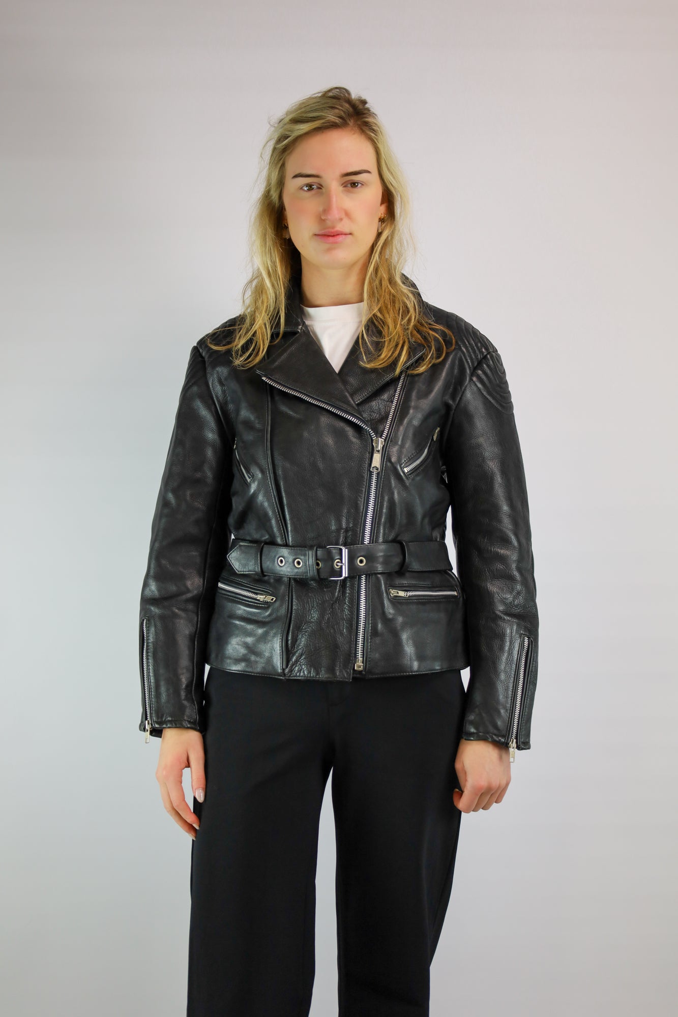Zwart vintage leren bikerjack van soepel leer voor maat S/M.