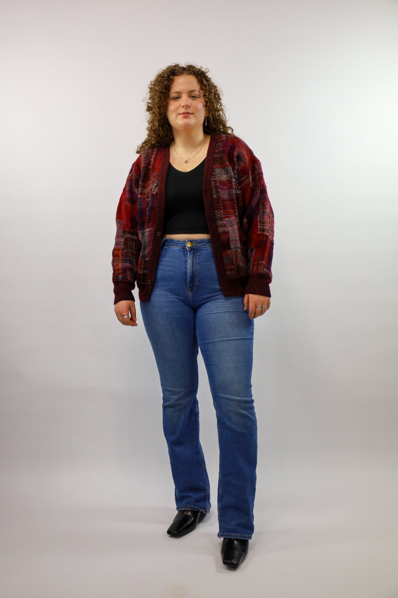 Uniek handgemaakt vintage vest met patchwork motief in burgundy kleur.