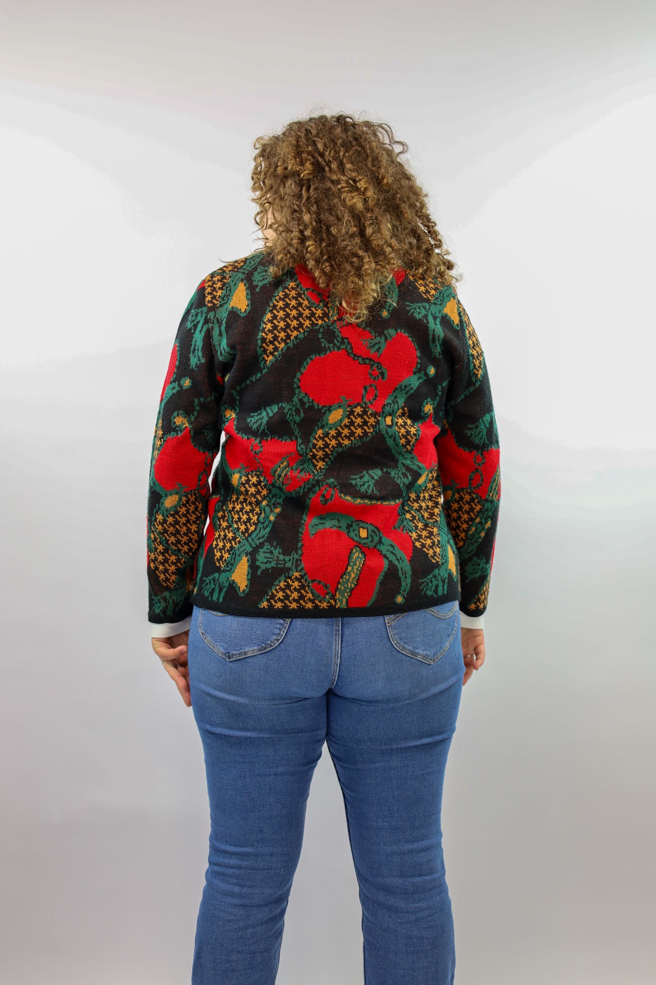 Stijlvol en uniek vest met kleurrijk dessin en elegante velvet details