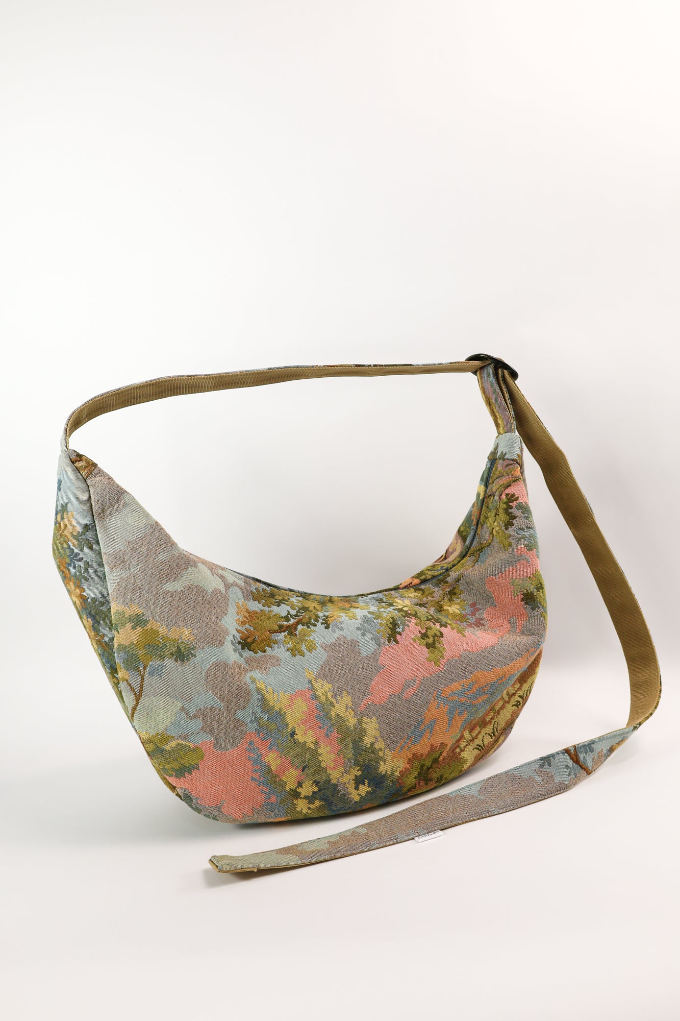 XL crossbody bag van gobelin wandkleed en vintage stoffen, achterzijde
