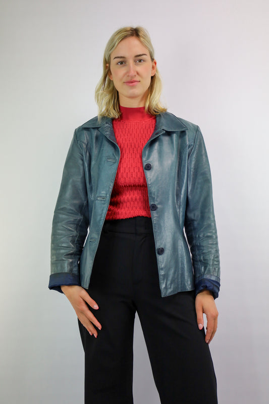 Voorkant van een emeraldgroen vintage leren jack in blazerstijl.