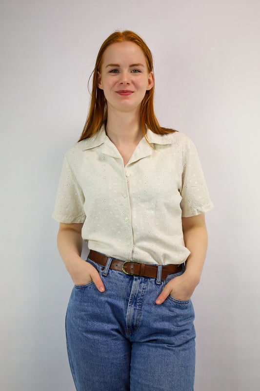 Voorkant van linnenmix blouse met broderie en knoopsluiting, merk John F. Gee