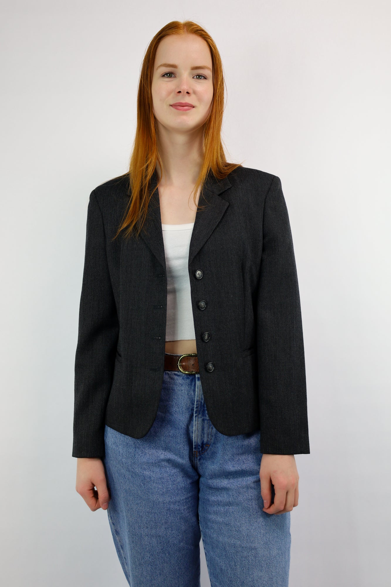 Voorkant van zwart-grijze blazer met visgraatmotief van United Colors of Benetton