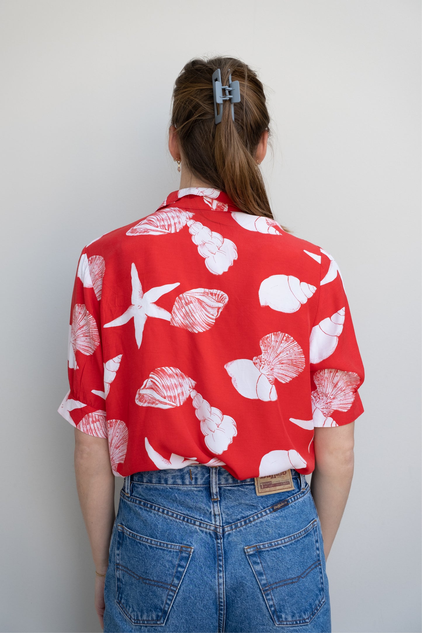rode blouse met beach print